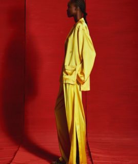 E se il sole non c'è fatti aiutare ! Seta giallo zafferano per il completo Max Mara #maxmara #giallozafferano #energia #maxmara #relax #fashionblogger #volumi #outfit #181asolo #goodsunday